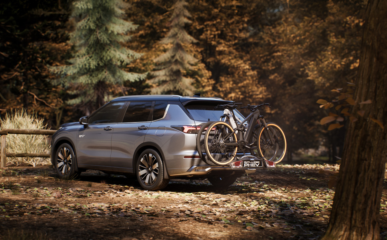 Mitsubishi Outlander i skogen med cykelhållare