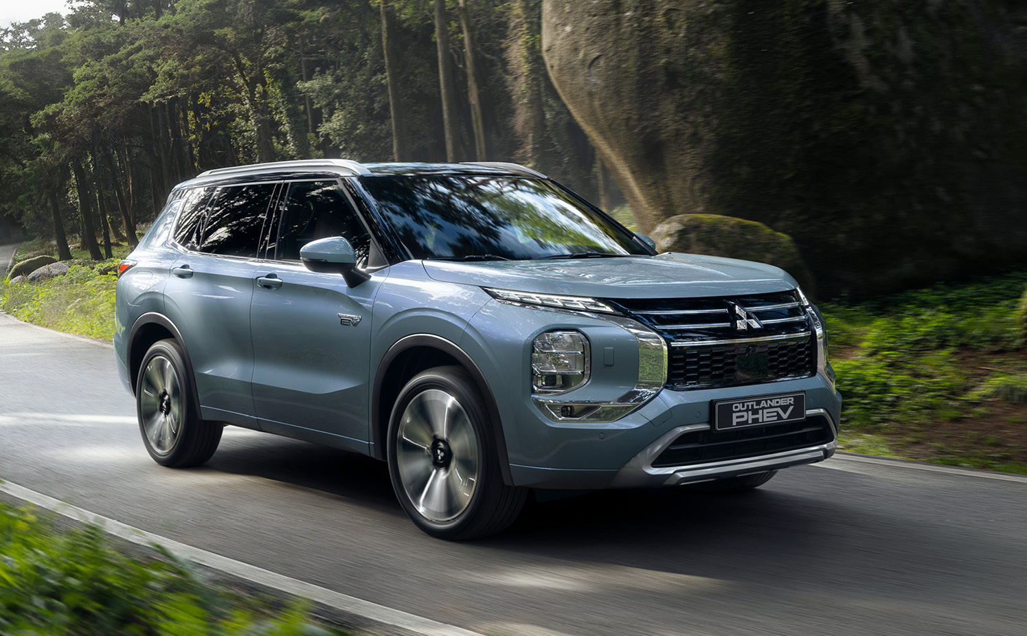 Mitsubishi Outlander står parkerad i snön